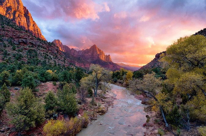 4-Day Tour in Zion, Bryce & Antelope Canyon, Las Vegas - Day 3: Horseshoe Bend, Lake Powell, and Antelope Canyon