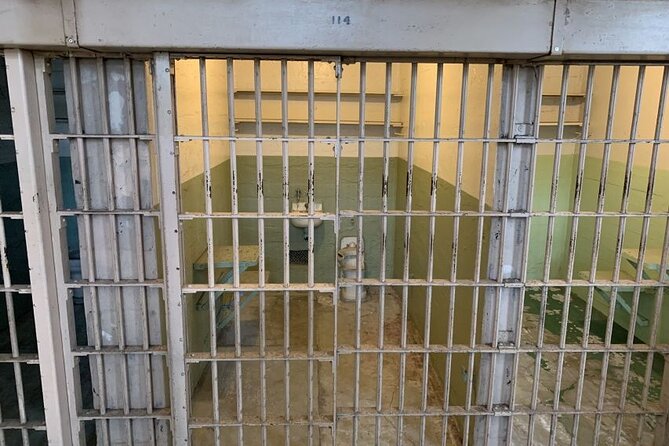 Alcatraz Night Tour with Muir Woods and Sausalito - One hour for lunch and waterfront views in Sausalito