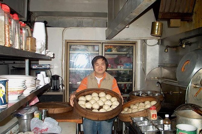 Chinatown & North BeachLittle Italy: 7 Tastings & History - The guides shape the whole experience