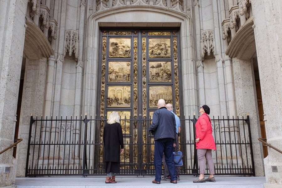 Grace Cathedral: Explore the Beauty (Entry + Self-Led Tour) - The organ, chapels, and unexpected modern art