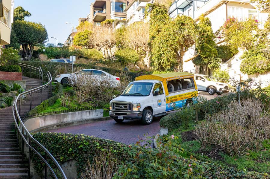 Lombard Leap: Lombard Street, Coit Tower and Chinatown Tour - A quick ride with a very San Francisco point of view