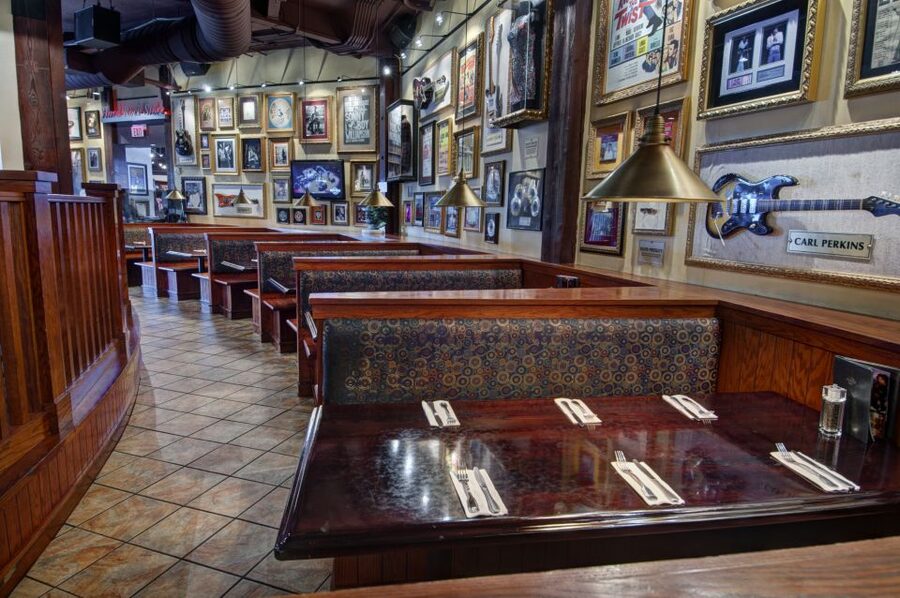 Meal at Hard Rock Cafe San Francisco at Pier 39 - Service can make or break the meal