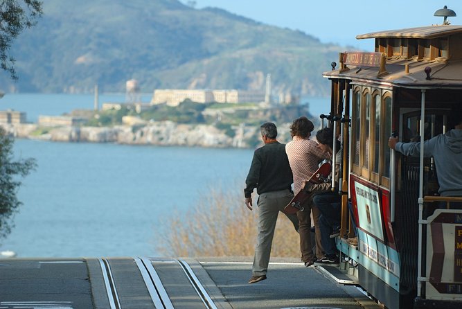 Mix & Save: San Francisco Grand City Tour + Escape from the Rock Cruise - Crossing the Golden Gate Bridge