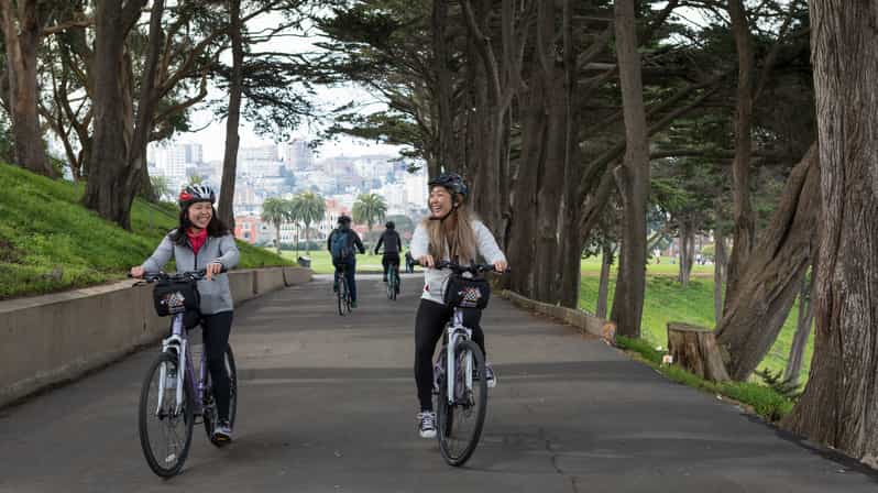 San Francisco: 1 Day Self Guided Bike Rental - Presidio stops with Fort Point and Andy Goldsworthy