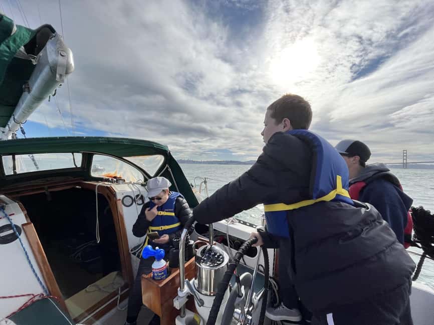 SAN FRANCISCO: (2hr) Interactive Sailing Experience - Dress for the bay, not the city