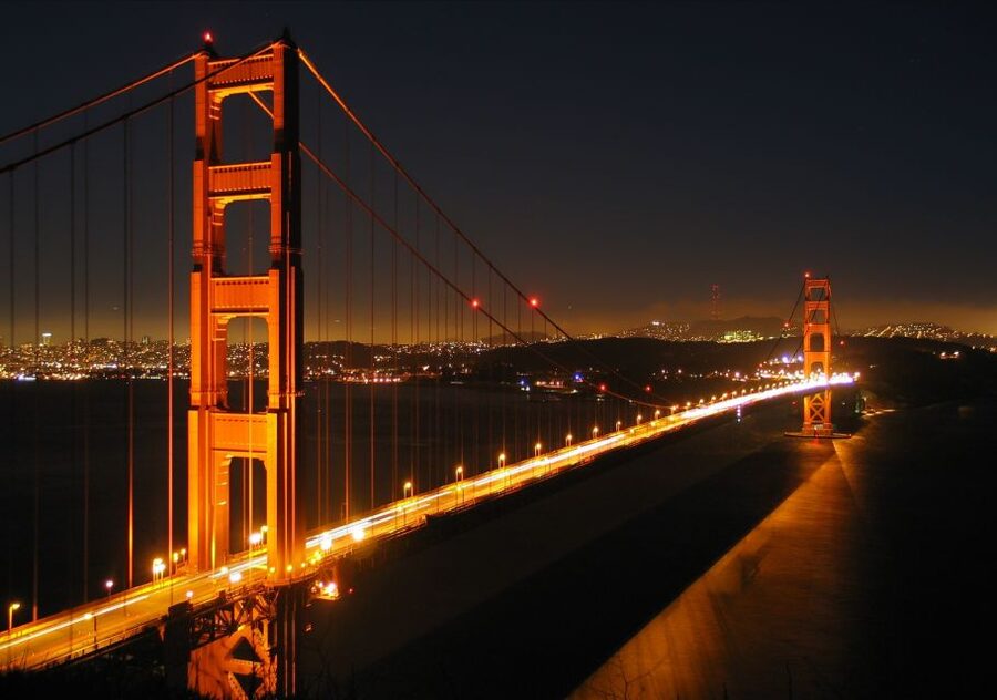 San Francisco: Airplane Private Night Bay Tour - Meeting your pilot at Hayward Executive Airport