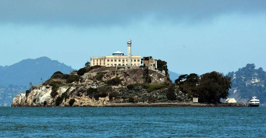 San Francisco: Alcatraz Island & Bike Rental - Alcatraz first, San Francisco by bike after