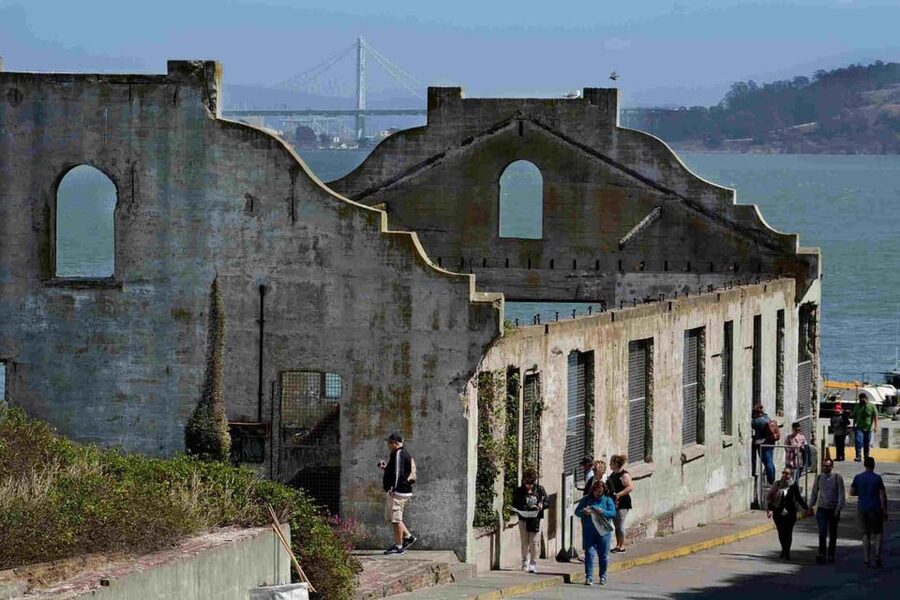 San Francisco: Alcatraz Island & Chinatown Walking Tour - Why the Alcatraz schedule can disrupt the day