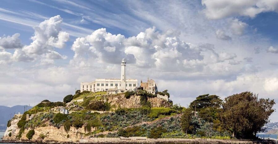 San Francisco: Alcatraz Island & Guided Muir Woods Tour - The Golden Gate Bridge and Sausalito drive
