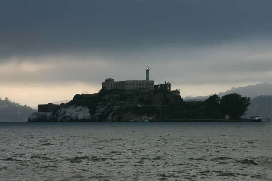 San Francisco: Alcatraz Jailhouse Night Tour - Entering the former prison after dark