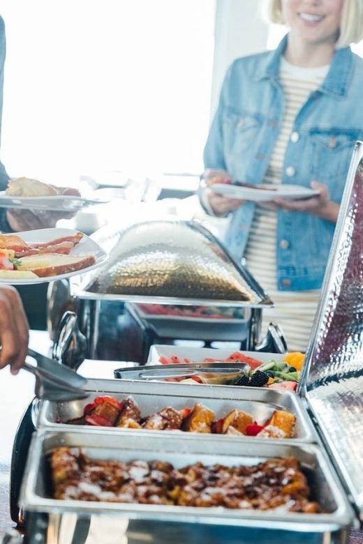 San Francisco: Christmas Day Buffet Brunch or Dinner Cruise - How the Two-Hour Sailing Unfolds
