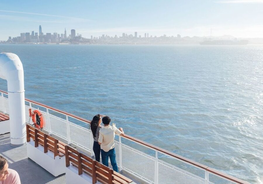 San Francisco: Christmas Day Buffet Brunch or Dinner Cruise - Golden Gate Bridge Views from the Water