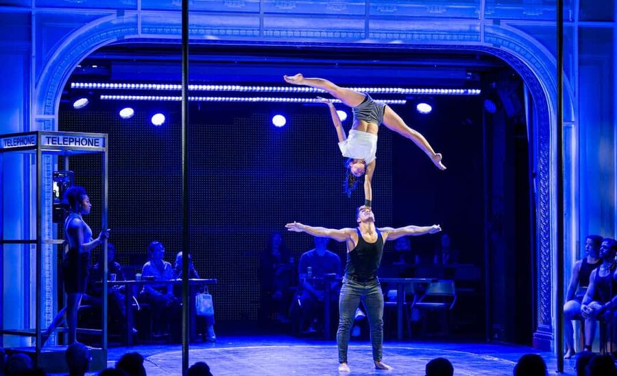 San Francisco: "Dear San Francisco" Immersive Acrobatic Show - Entering Club Fugazi in North Beach