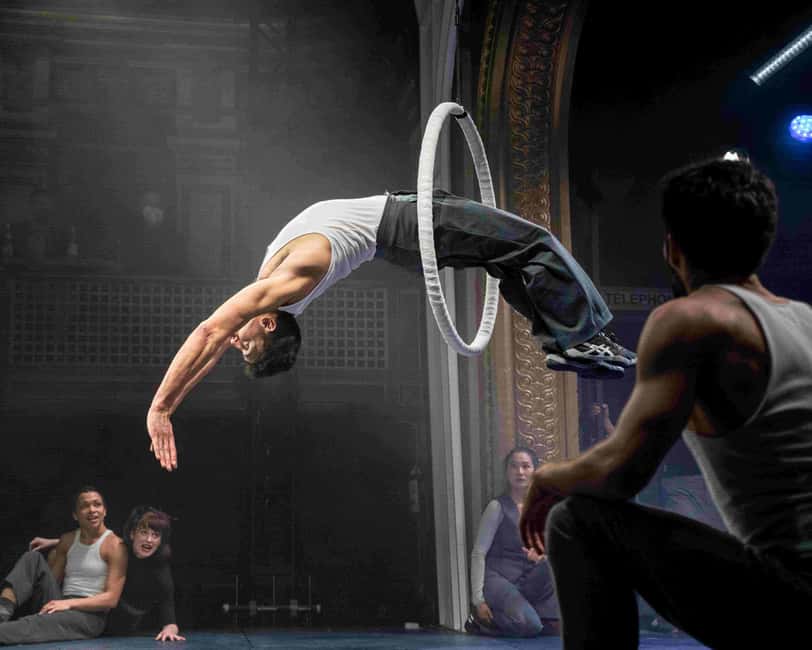 San Francisco: "Dear San Francisco" Immersive Acrobatic Show - What happens during the 90-minute show