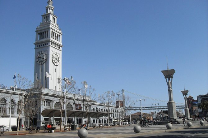 San Francisco E-Bike Tour: City Highlights - Murals and neighborhood life in the Mission