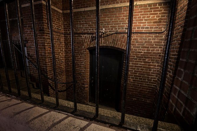 San Francisco Ghost Tours: Gold and Ghouls Tour - Huntington Park and the vanished Huntington Mansion