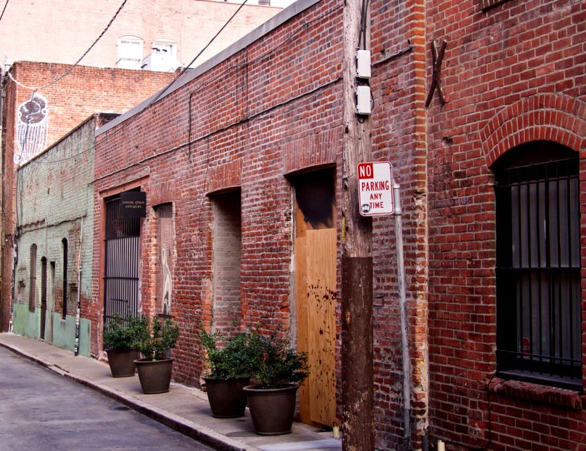 San Francisco: Gold, Greed, and Gunslingers Walking Tour - Gold fever, Manifest Destiny, and the city’s cost