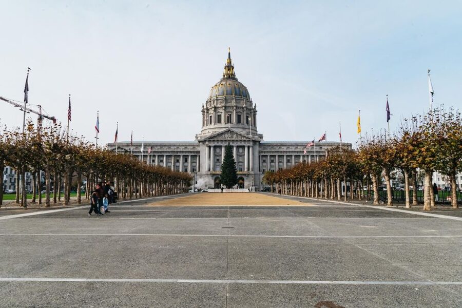 San Francisco: Movie Filming Locations Bus Tour - Pacific Heights and the Mrs. Doubtfire house