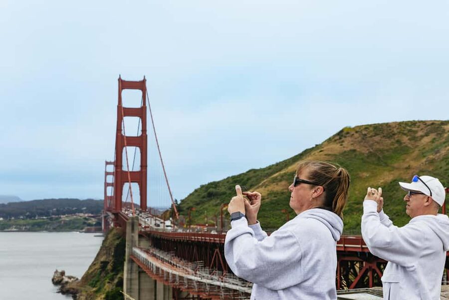 San Francisco: Muir Woods & Sausalito Tour with Ferry Option - Guides, driving, and the group experience