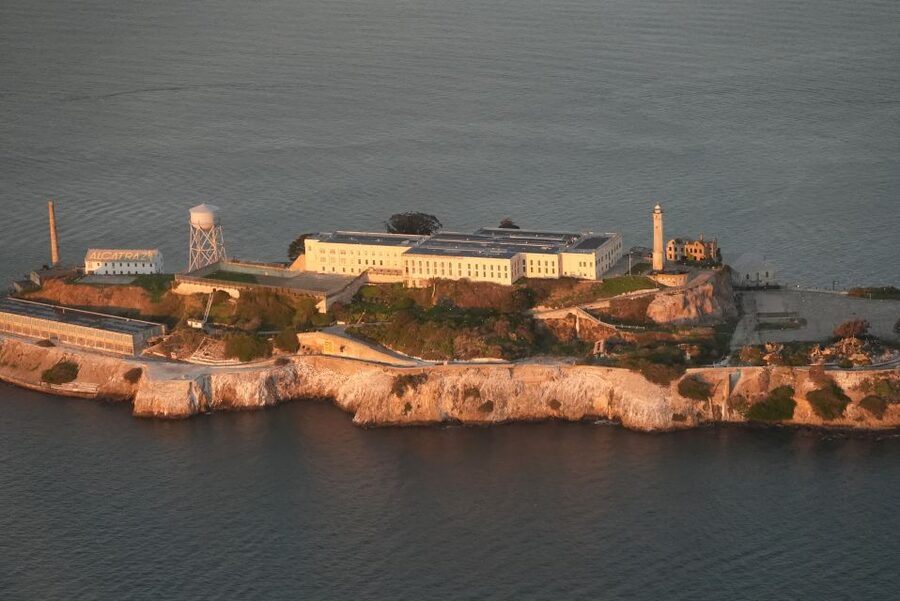San Francisco: Seaplane Flight with Champagne - Who will enjoy this seaplane ride most?