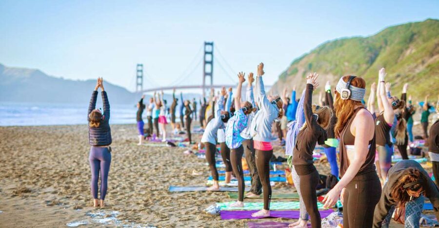 San Francisco: Silent Disco Yoga at Baker Beach - How the silent disco headphones change the class
