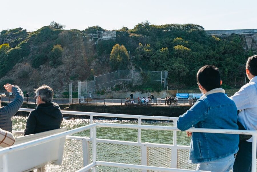 San Francisco: Skip-the-Line Escape from The Rock Bay Cruise - Choosing your seat and handling the cold