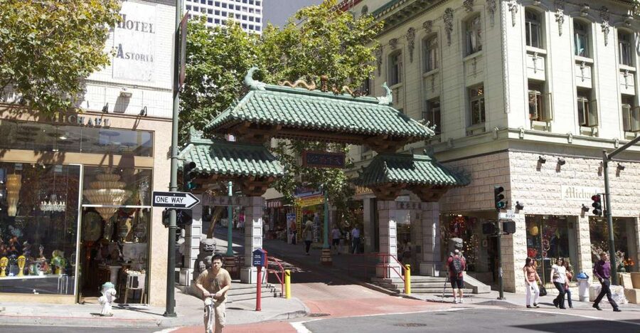 Top 10 Streets of SF, Chinatown & North Beach Highlights - Powell Street and the cable car view
